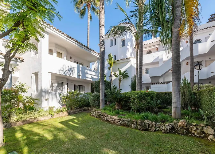 Cozy Pearl In Puerto Banus Marbella