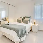 Cozy Pearl In Puerto Banus Marbella