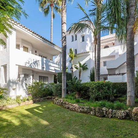 Cozy Pearl In Puerto Banus Marbella
